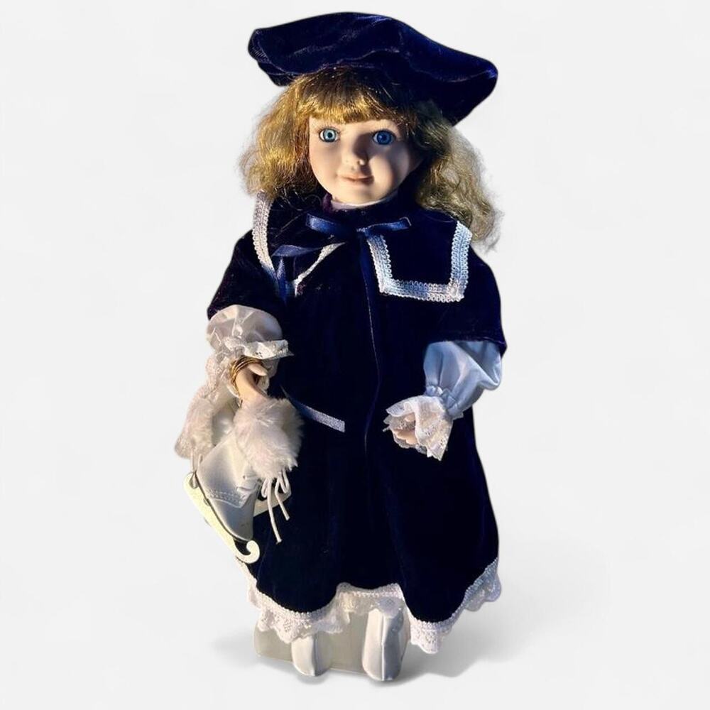 🚨 Beautiful 1999 Avon Victorian Doll Angelique Special Memories Doll Collection